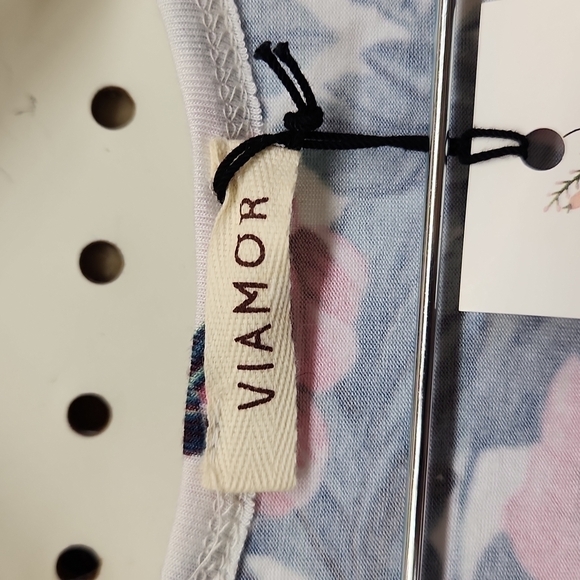 Viamor Floral Top Size Large NWT - Picture 4 of 6